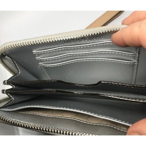 Michael Kors MK Monogram Signature Jet Silver Zip-Around Set Wristlet/Wallet - Picture 3 of 9